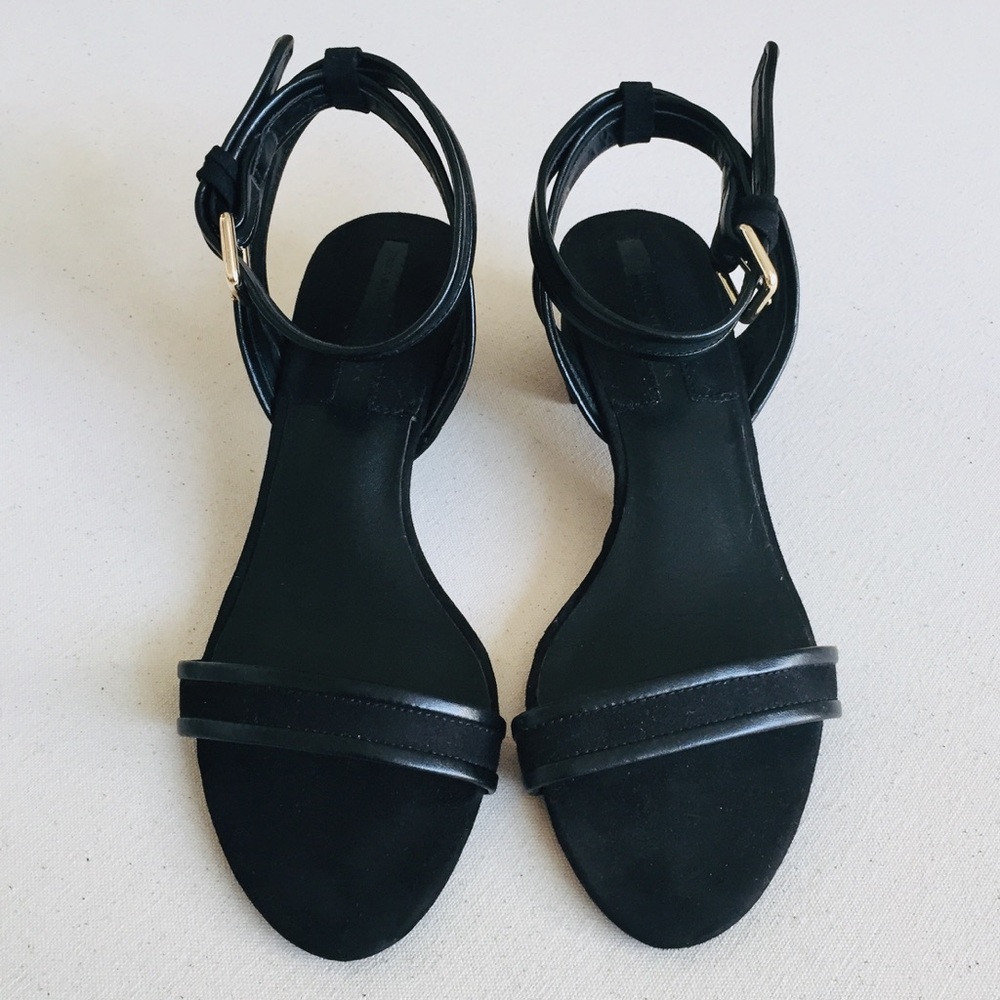 💋EUC Zara Black Ankle Strap Block Heel Sandal